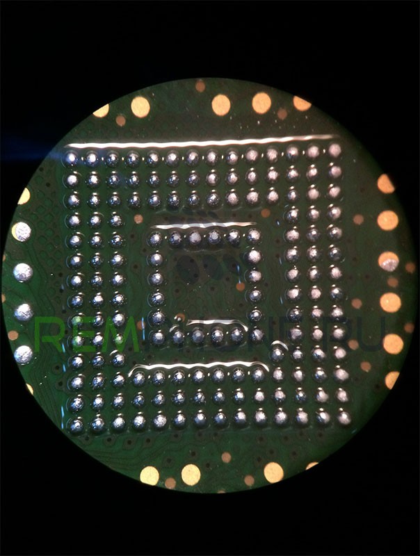 Микросхема памяти HTC One Mini 2 (M8) под микроскопом