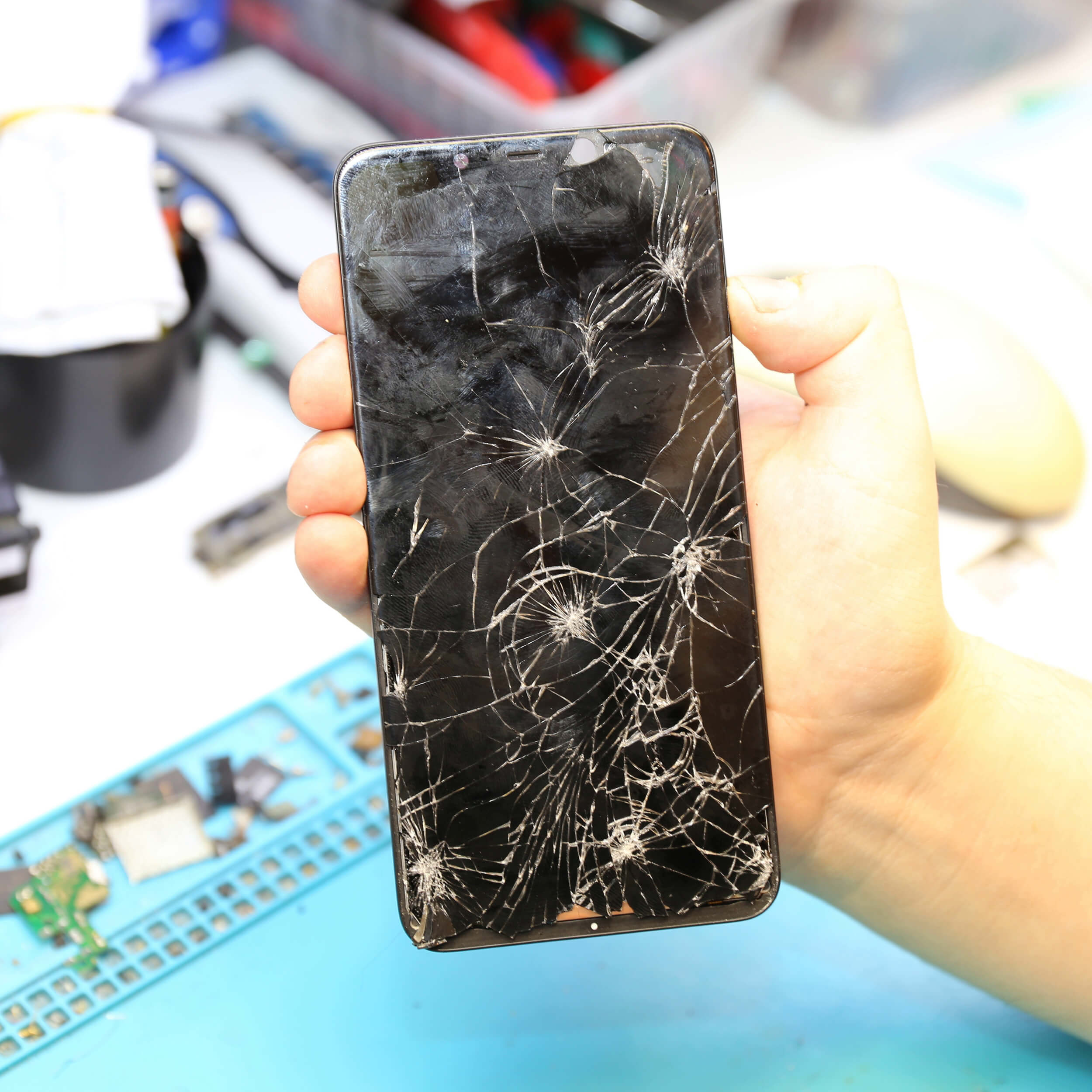  Экран телефона Xiaomi Pocophone F1 после падения