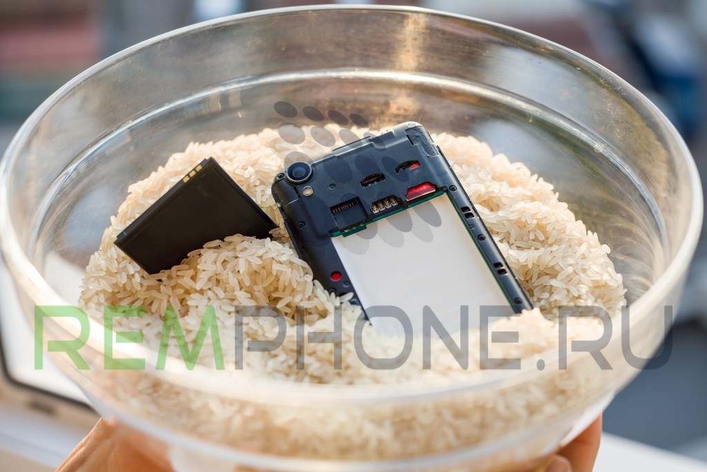 Положить телефон в рис